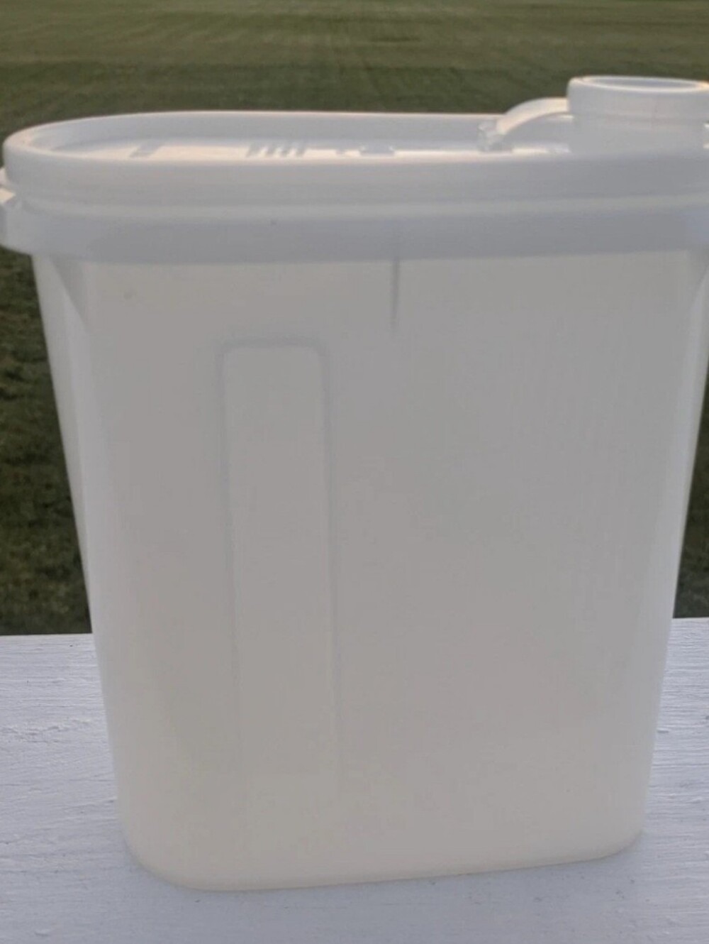 TUPPERWARE #792-1 Beverage Buddy 1 Qt Pitcher with Flip Top Lid USA - VGC